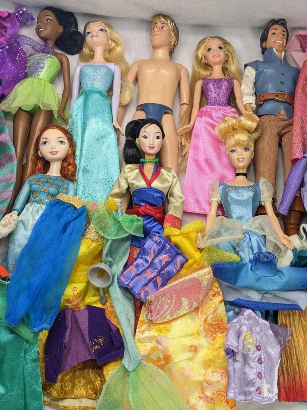 Lot Of 8 Disney Dolls And Clothes Cinderella Mulan Tiana Rapunzel Elsa Brave